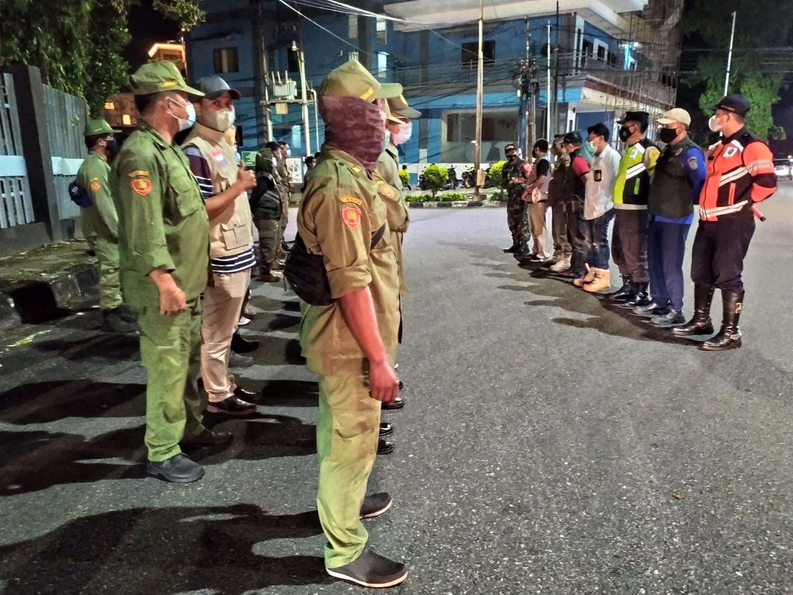 kegiatan pemeriksaan/razia/pengawasan dalam rangka PPKM Mikro Level II 04 Desember 2021 di wilayah Kecamatan Balikpapan TENGAH kegiatan pemeriksaan/razia/pengawasan dalam rangka PPKM Mikro Level II 04 Desember 2021 di wilayah Kecamatan Balikpapan TENGAH